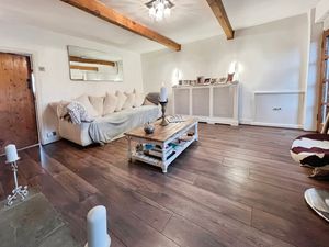 Lounge- click for photo gallery